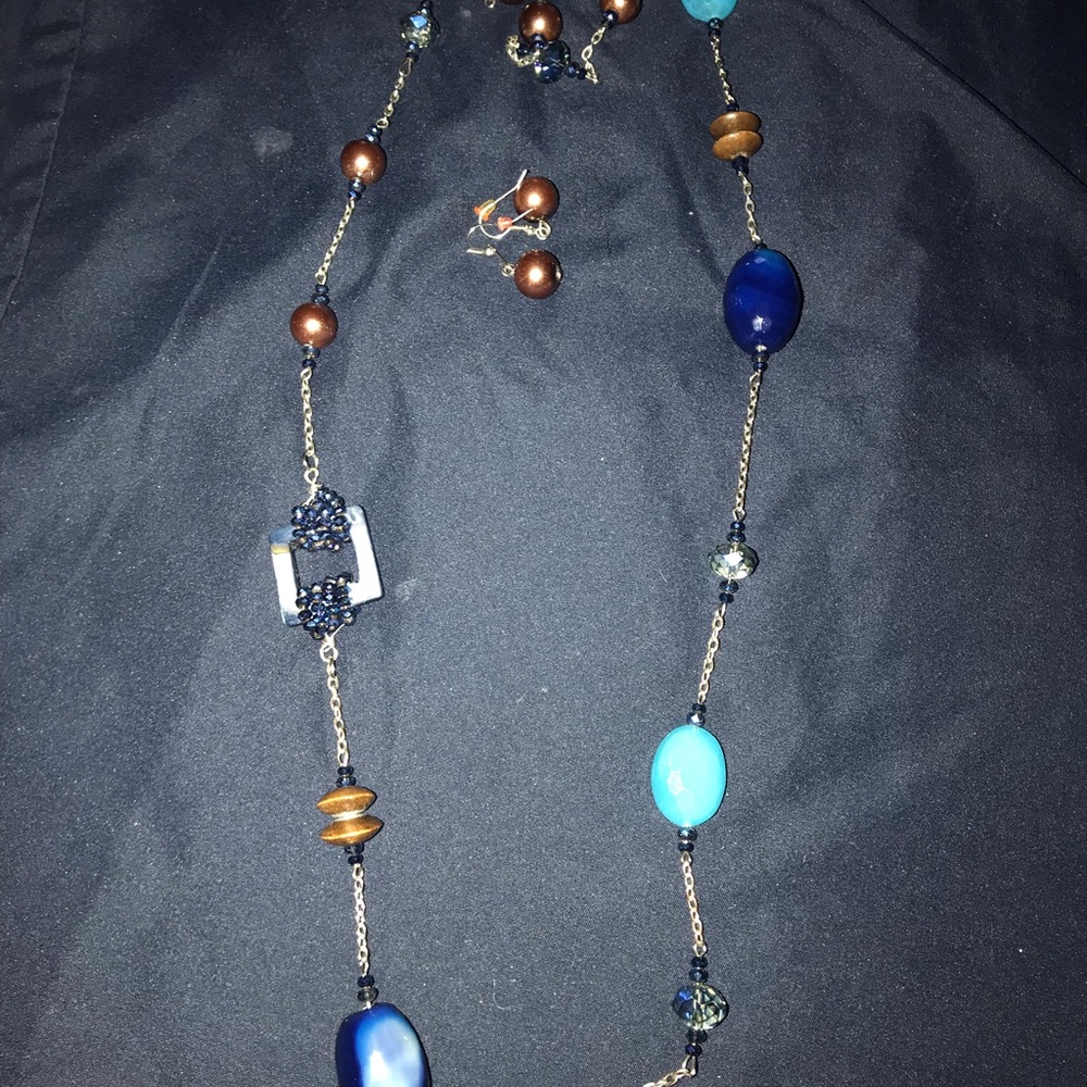 Stunning necklace and earrings set